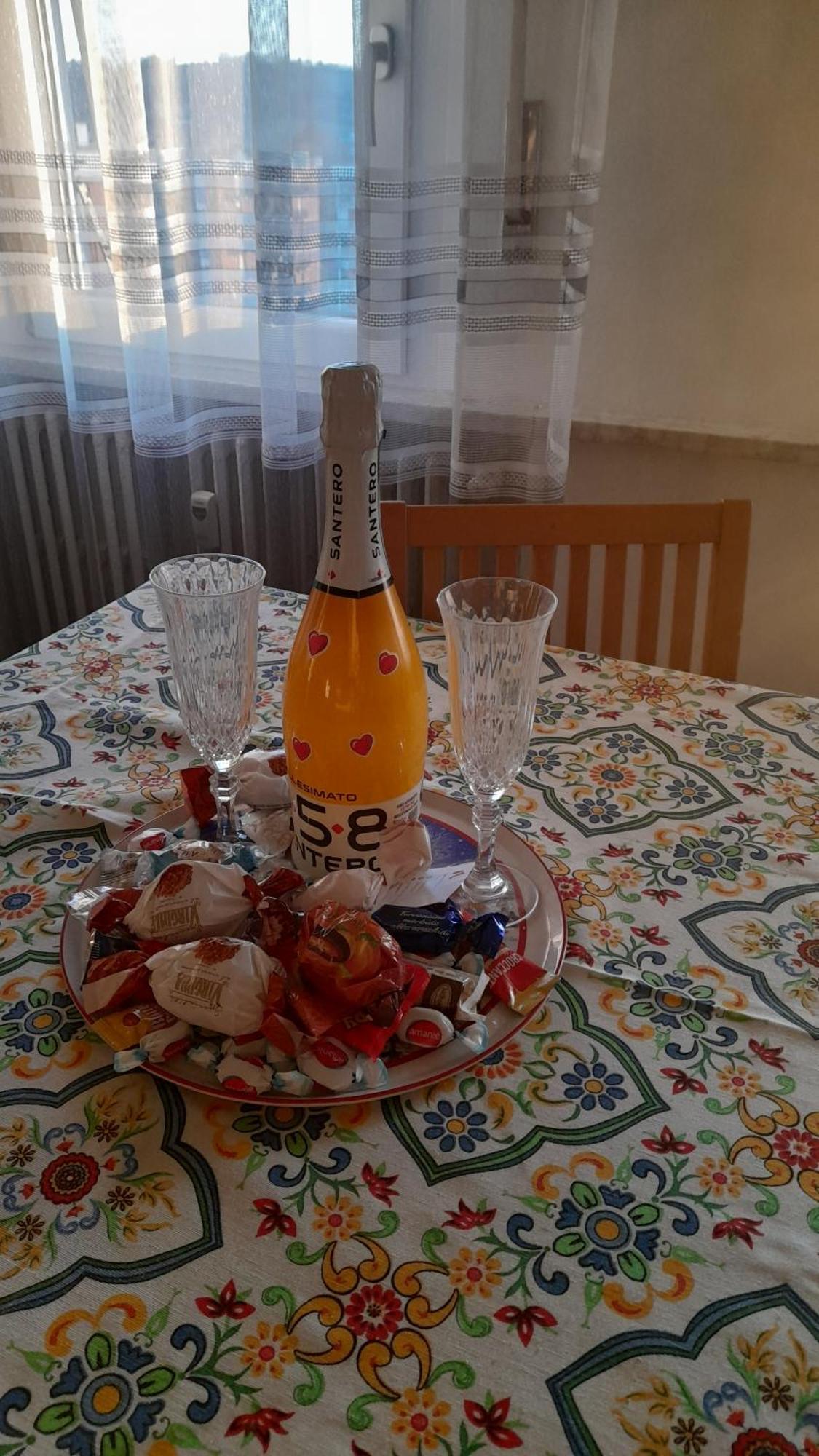 Bellissimo Appartamento Con Supermercato A 50M Asti Buitenkant foto